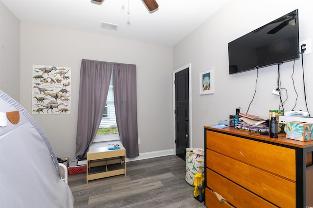 bedroom with dark wood-style flooring, a ceiling fan, visible vents, and baseboards