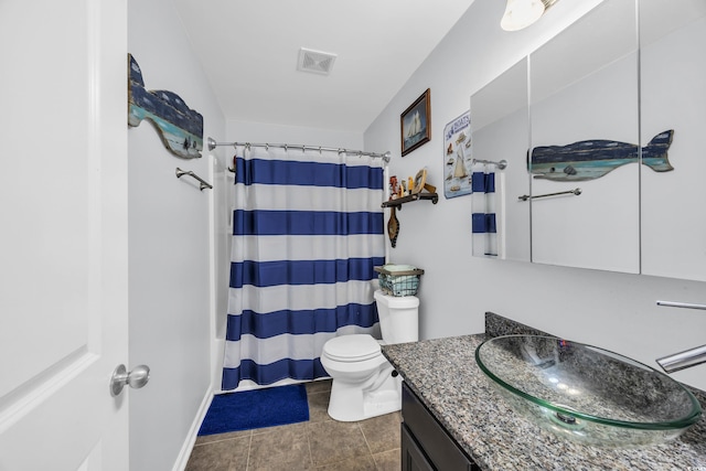 full bathroom with toilet, vanity, curtained shower, and visible vents