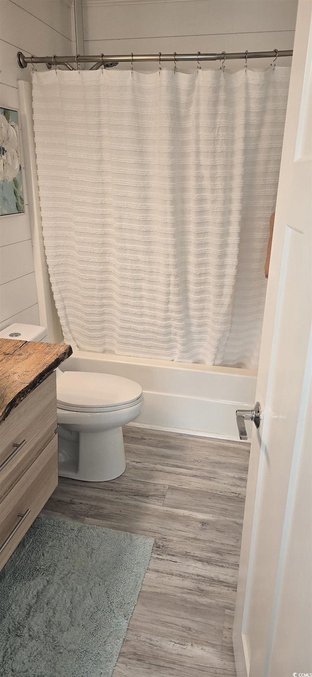 6001-Z55 S Kings Hwy, Myrtle Beach, SC 29575 - bathroom featuring toilet, shower / tub combo with curtain, vanity, and wood finished floors