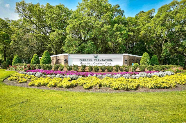 community / neighborhood sign with a lawn