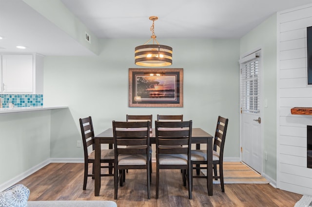 dining room featuring recessed lighting, a notable chandelier, visible vents, baseboards, and wood finished floors
