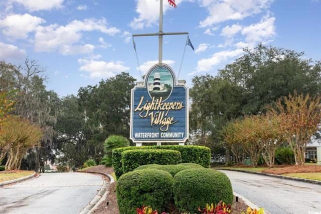 view of community / neighborhood sign