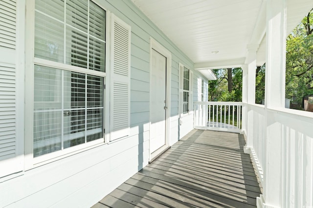 balcony featuring covered porch