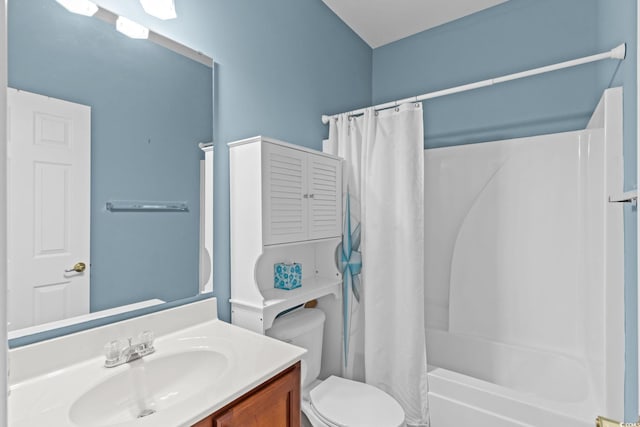 full bath featuring toilet, vanity, and shower / bath combo with shower curtain