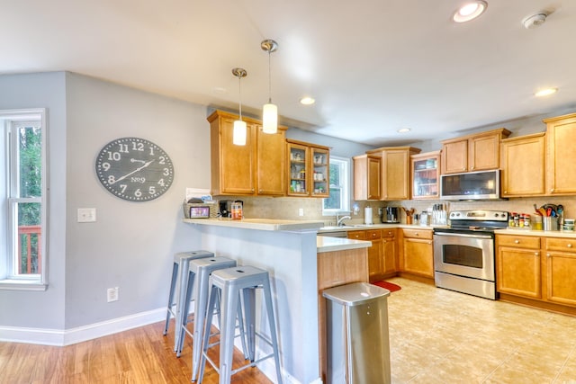 190 Hamilton Way, Conway, SC 29526 - kitchen with stainless steel appliances, a breakfast bar area, backsplash, a peninsula, and recessed lighting