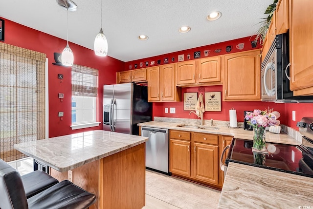 1046 Palisade Cir Unit 1046, Myrtle Beach, SC 29577 - kitchen featuring appliances with stainless steel finishes, a center island, a kitchen breakfast bar, hanging light fixtures, and a sink