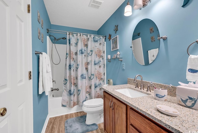 1046 Palisade Cir Unit 1046, Myrtle Beach, SC 29577 - full bath featuring vanity, toilet, wood finished floors, shower / bathtub combination with curtain, and a textured ceiling