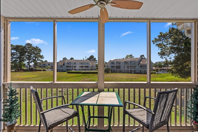 sunroom / solarium with ceiling fan