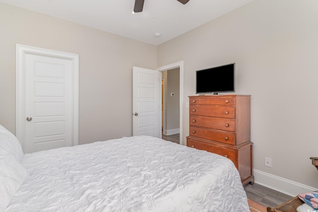bedroom featuring dark wood-style flooring, baseboards, and ceiling fan