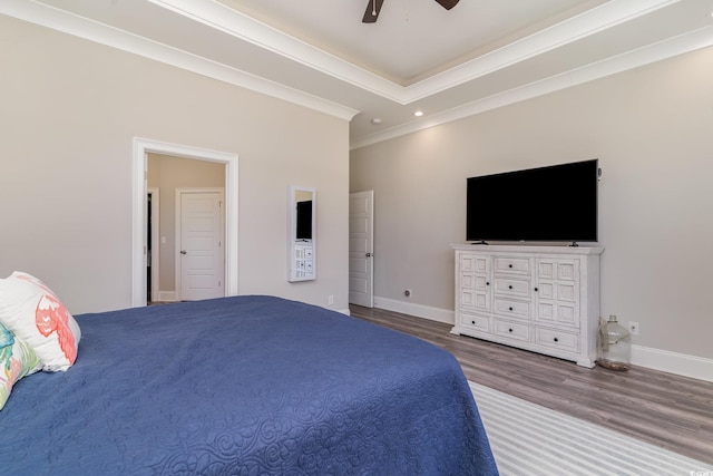 bedroom with a ceiling fan, crown molding, wood finished floors, baseboards, and recessed lighting