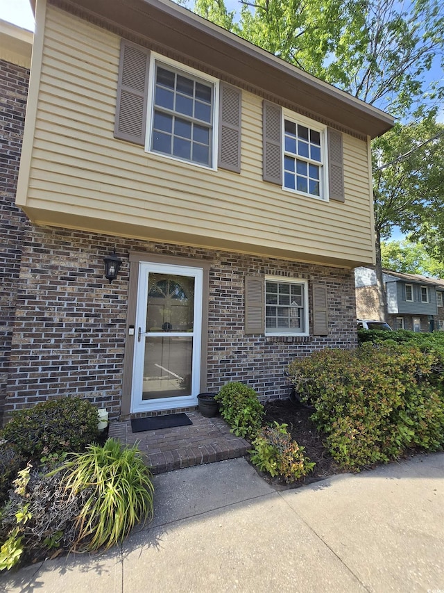 view of front facade with brick siding