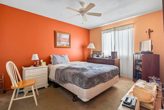 bedroom with a textured ceiling, light carpet, and ceiling fan