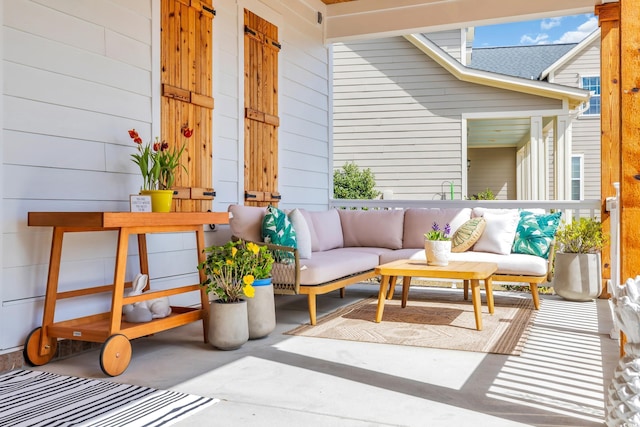 balcony featuring covered porch