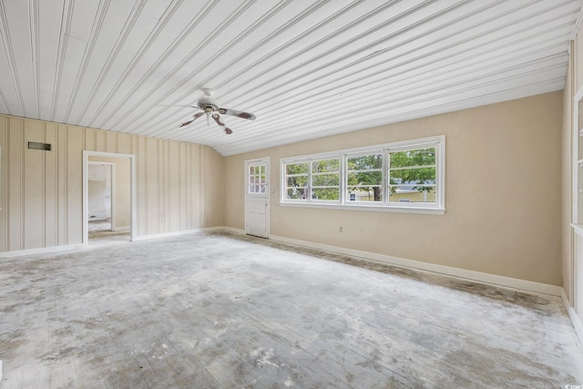 empty room featuring a ceiling fan