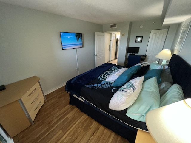 2701 S Ocean Blvd Unit 1507, North Myrtle Beach, SC 29582 - bedroom with wood finished floors, a closet, baseboards, and a textured ceiling