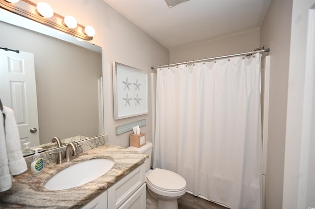 full bath featuring wood finished floors, toilet, vanity, and a shower with shower curtain