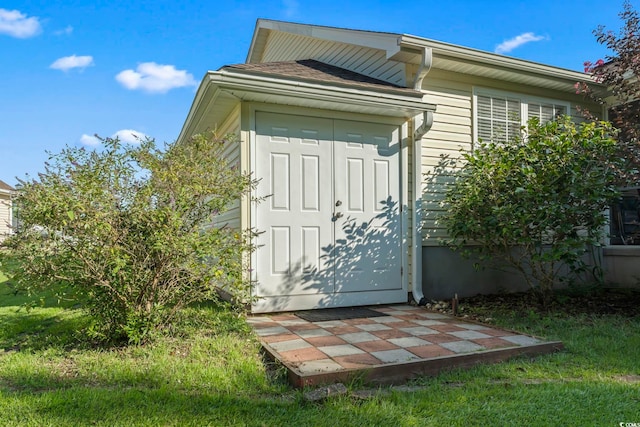 view of outbuilding