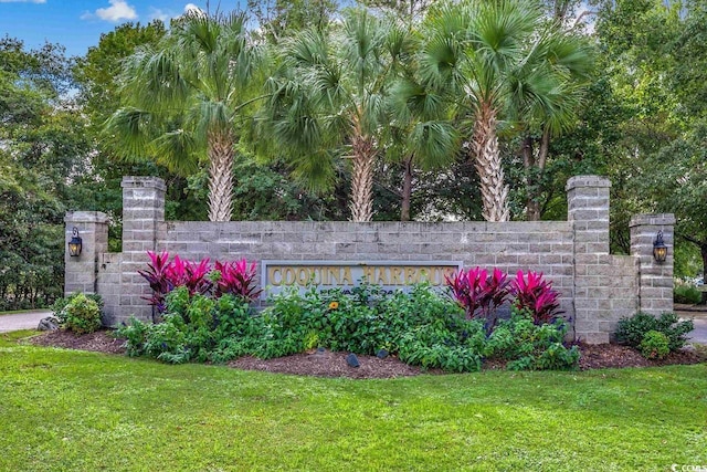 community / neighborhood sign featuring a yard