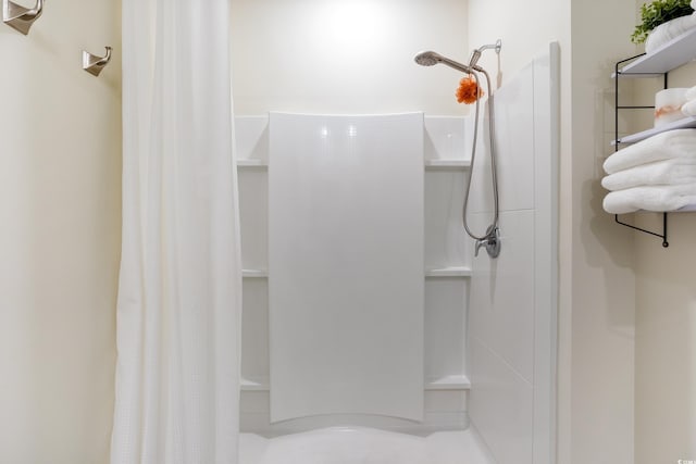 179 S Reindeer Rd, Surfside Beach, SC 29575 - full bathroom featuring a shower with shower curtain