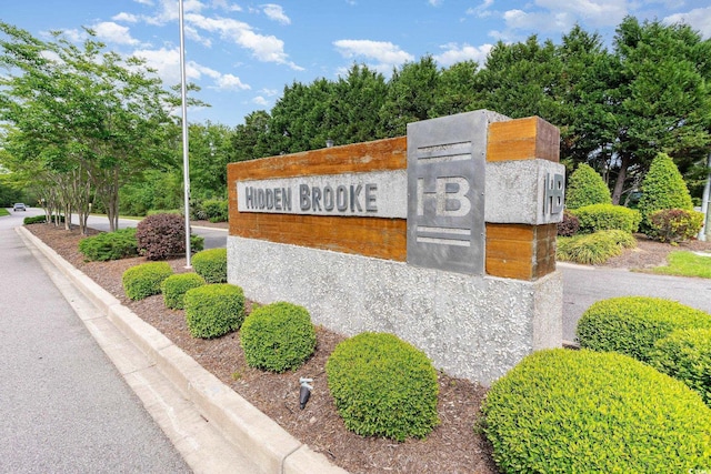 view of community / neighborhood sign