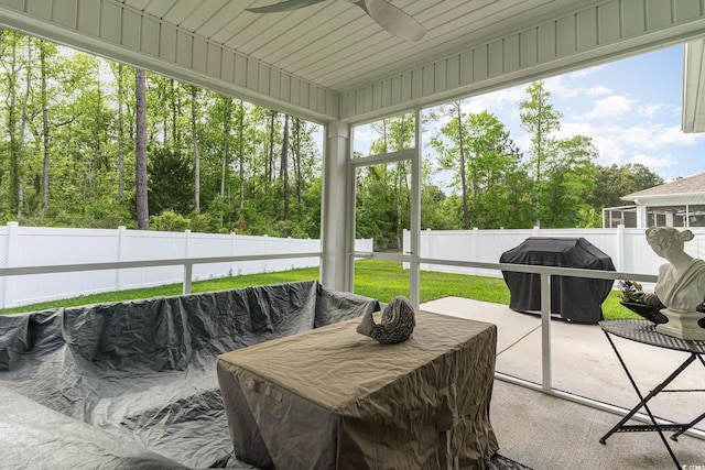 sunroom / solarium featuring ceiling fan