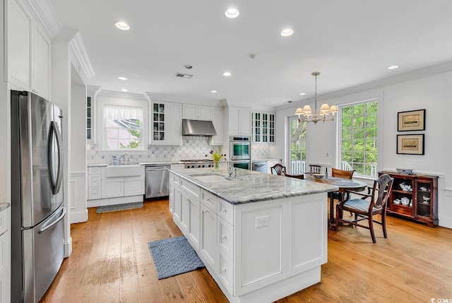 486 Lantana Cir, Georgetown, SC 29440 - kitchen with appliances with stainless steel finishes, under cabinet range hood, a sink, ornamental molding, and a chandelier