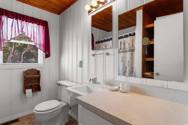 full bath featuring wood ceiling, toilet, vanity, a decorative wall, and curtained shower