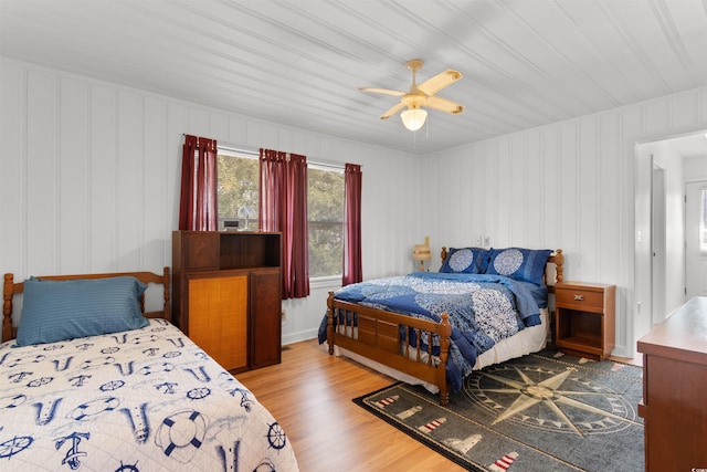 bedroom featuring wood finished floors and a ceiling fan
