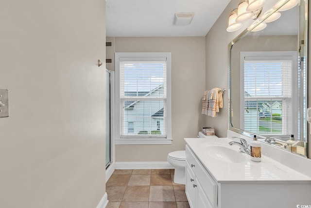 full bath featuring visible vents, baseboards, and plenty of natural light