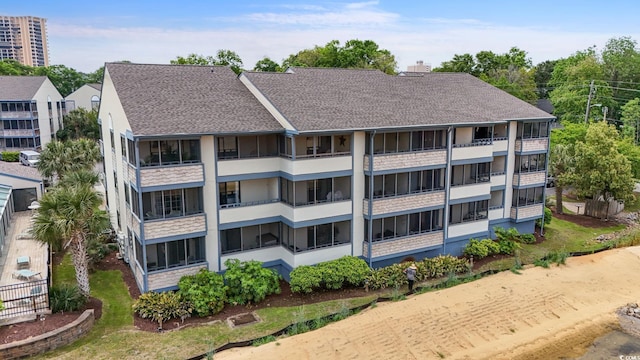view of apartment building / complex