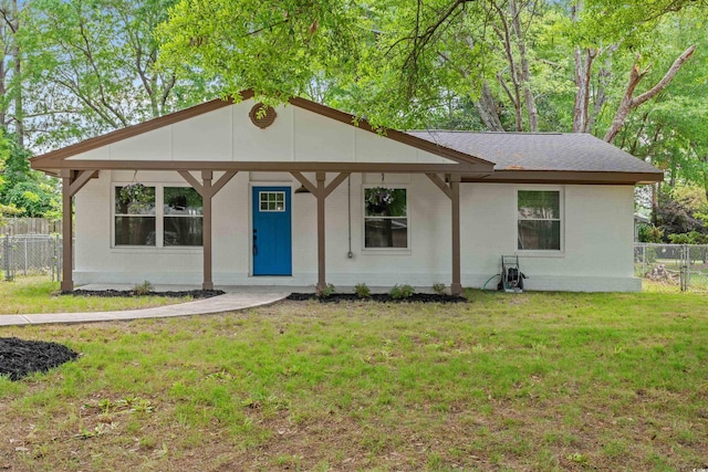 421 Villa Woods Dr, Myrtle Beach, SC 29579 - view of front of home with fence, a shingled roof, and a front lawn