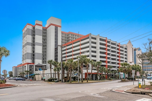 view of apartment building / complex