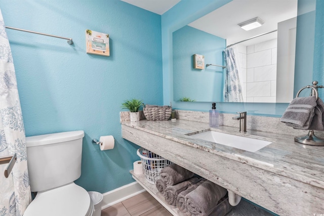 bathroom featuring toilet, baseboards, vanity, and a shower with shower curtain