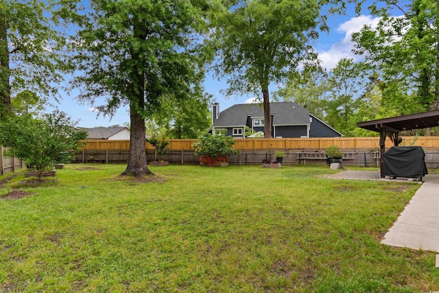 view of yard featuring a fenced backyard