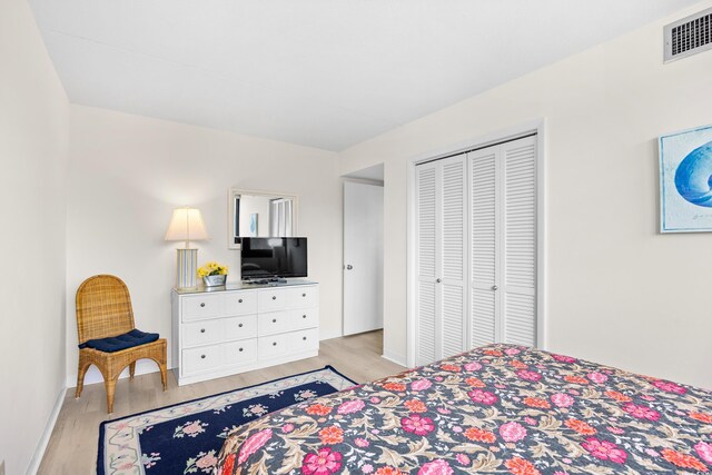 311 71st Ave N Unit 3-D, Myrtle Beach, SC 29572 - bedroom featuring light wood-style floors, baseboards, and visible vents