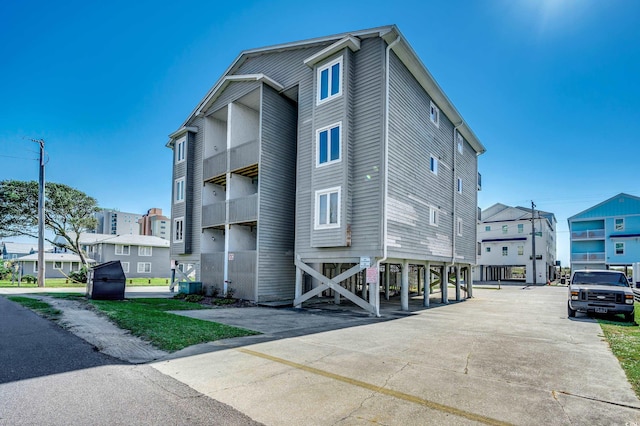 1208 S Ocean Blvd Unit H, North Myrtle Beach, SC 29582 - view of property with a residential view