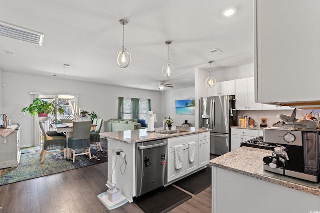155 Marsh Deer Pl, Surfside Beach, SC 29575 - kitchen with stainless steel appliances, a center island, a sink, visible vents, and a ceiling fan