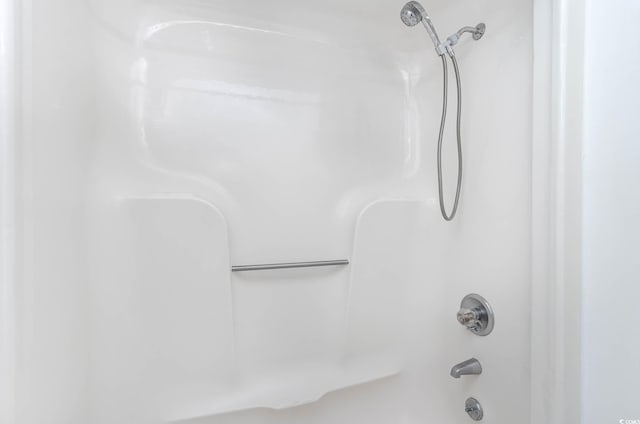 room details with shower / bath combination