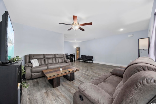 living room with a ceiling fan, baseboards, recessed lighting, and wood finished floors
