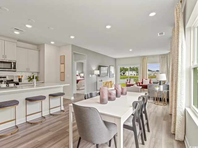 dining room featuring recessed lighting, visible vents, and light wood-style floors