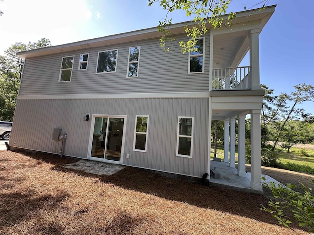2212 Dykman Cir, Little River, SC 29566 - back of property with a balcony and a patio