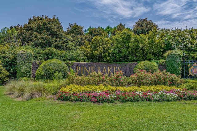 community sign featuring a lawn