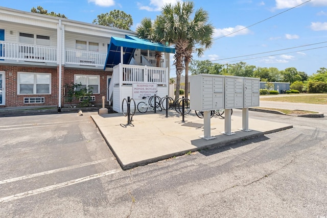 surrounding community with mail area