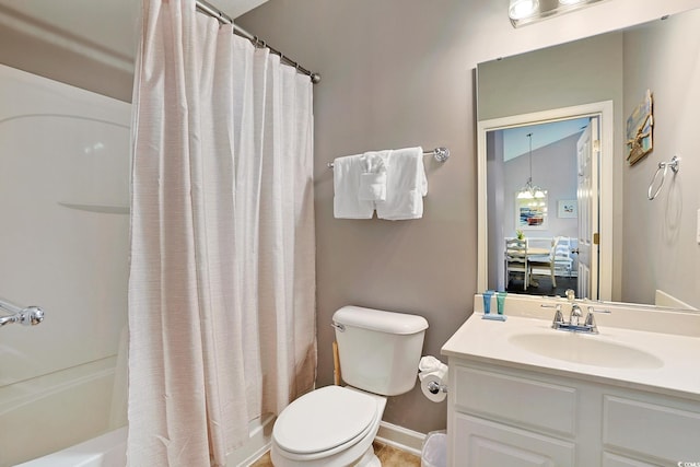 full bathroom featuring toilet, baseboards, shower / tub combo, and vanity