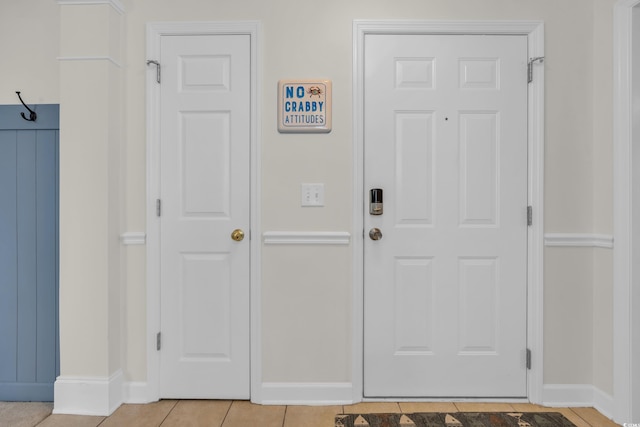 entryway featuring baseboards and light tile patterned floors