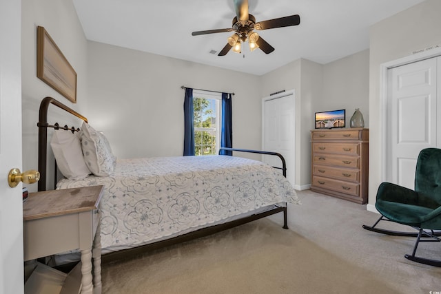 bedroom featuring visible vents, a closet, baseboards, a ceiling fan, and carpet