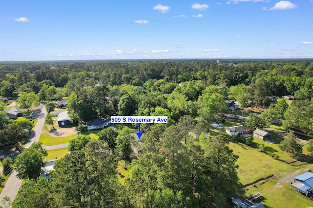 birds eye view of property featuring a forest view