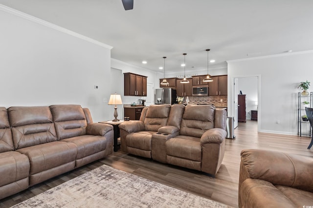 living room with crown molding, recessed lighting, ceiling fan, and wood finished floors