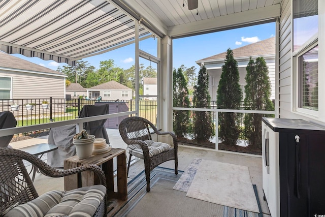 sunroom featuring a ceiling fan