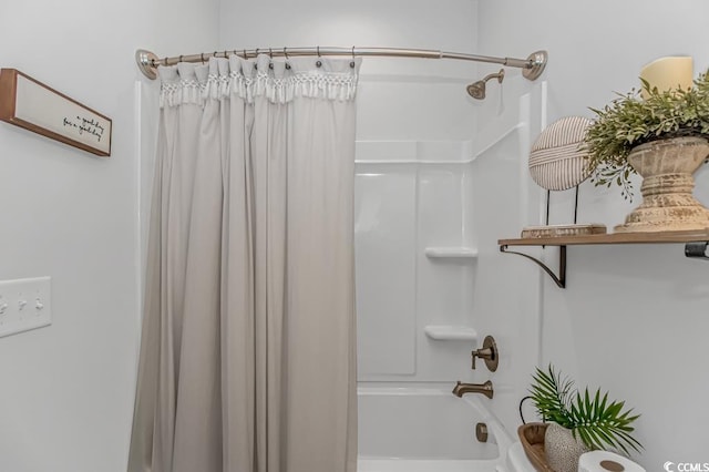 full bath featuring shower / bath combo with shower curtain